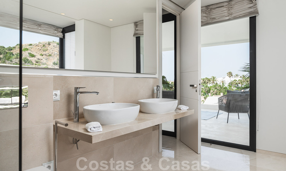 Villa de luxe moderne à vendre dans une communauté sécurisée à Nueva Andalucia, Marbella 39381