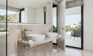 Villa de luxe moderne à vendre dans une communauté sécurisée à Nueva Andalucia, Marbella 39381 