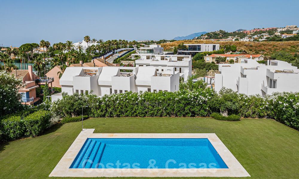 Villa de luxe moderne à vendre dans une communauté sécurisée à Nueva Andalucia, Marbella 39385