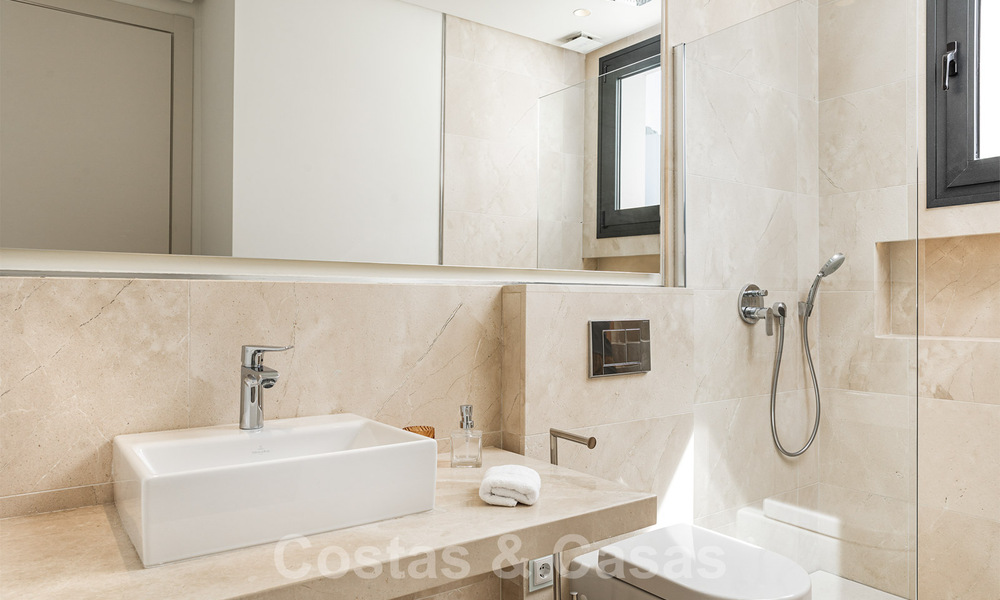 Villa de luxe moderne à vendre dans une communauté sécurisée à Nueva Andalucia, Marbella 39391