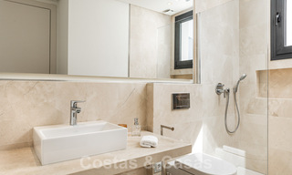 Villa de luxe moderne à vendre dans une communauté sécurisée à Nueva Andalucia, Marbella 39391 