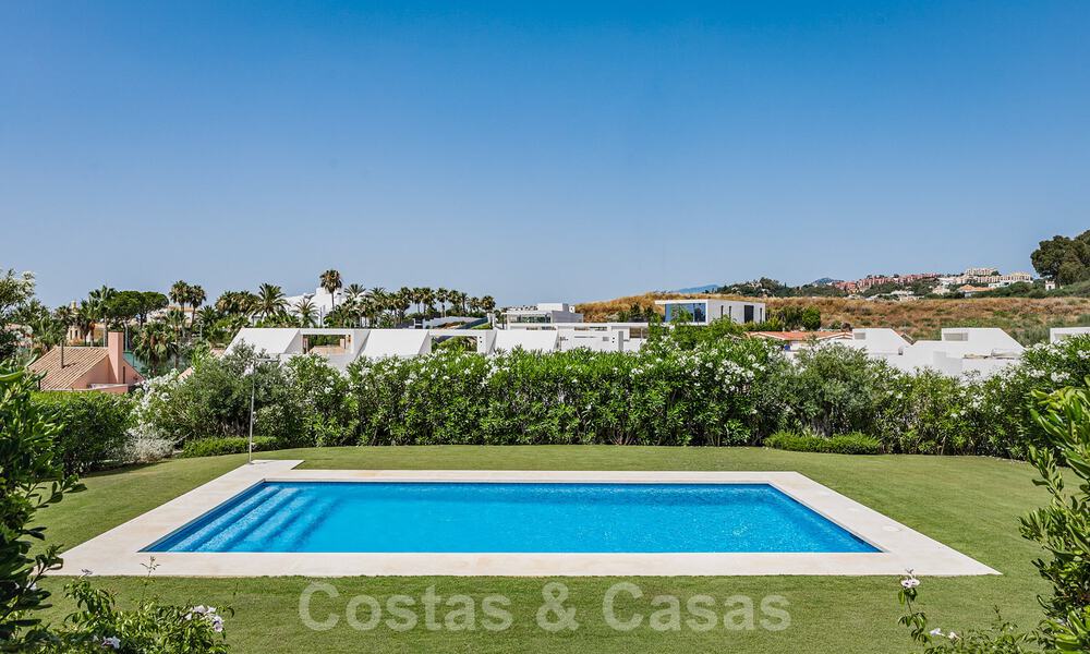 Villa de luxe moderne à vendre dans une communauté sécurisée à Nueva Andalucia, Marbella 39396
