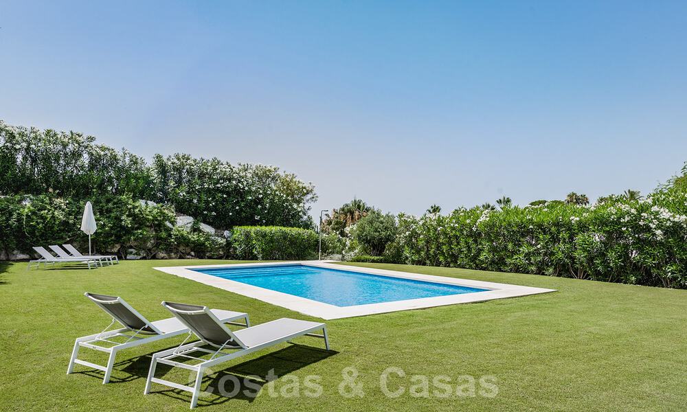 Villa de luxe moderne à vendre dans une communauté sécurisée à Nueva Andalucia, Marbella 39399