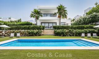 Villa de luxe moderne à vendre dans une communauté sécurisée à Nueva Andalucia, Marbella 39400 