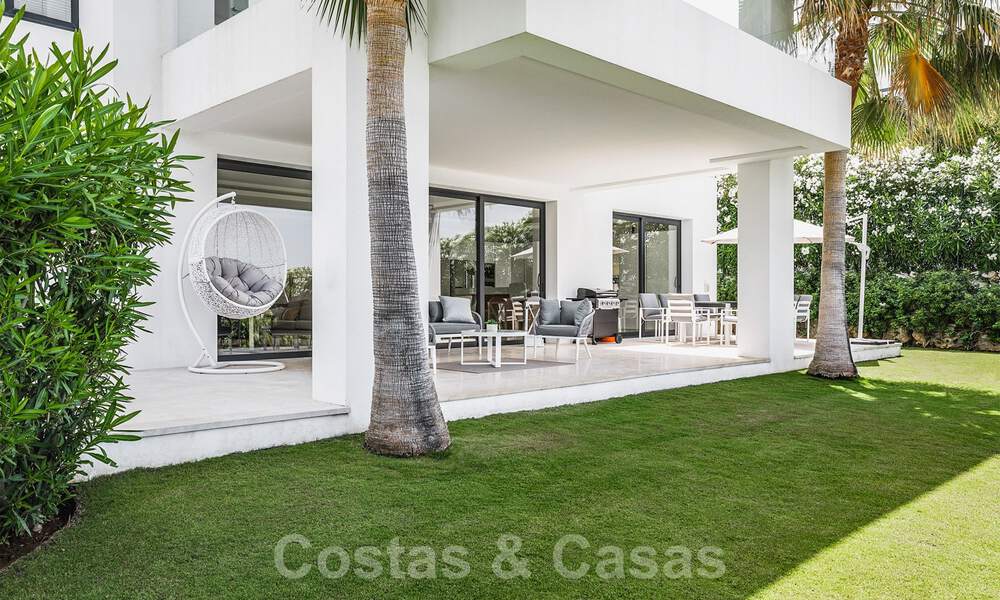 Villa de luxe moderne à vendre dans une communauté sécurisée à Nueva Andalucia, Marbella 39401