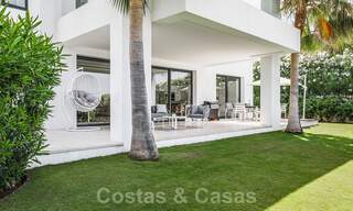 Villa de luxe moderne à vendre dans une communauté sécurisée à Nueva Andalucia, Marbella 39401 