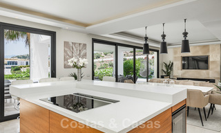 Villa de luxe moderne à vendre dans une communauté sécurisée à Nueva Andalucia, Marbella 39403 