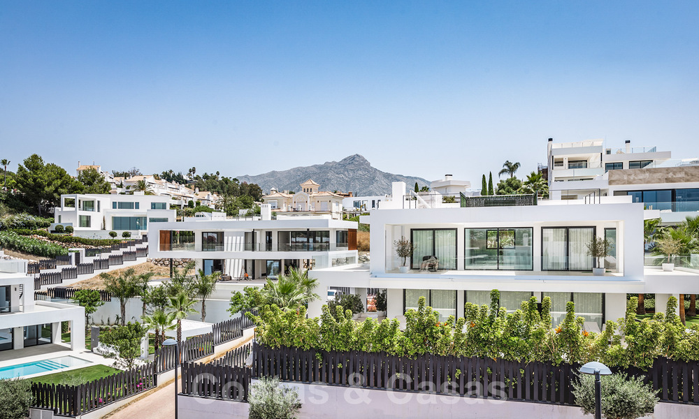 Villa de luxe moderne à vendre dans une communauté sécurisée à Nueva Andalucia, Marbella 39405