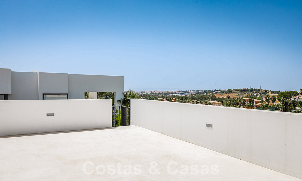 Villa de luxe moderne à vendre dans une communauté sécurisée à Nueva Andalucia, Marbella 39406