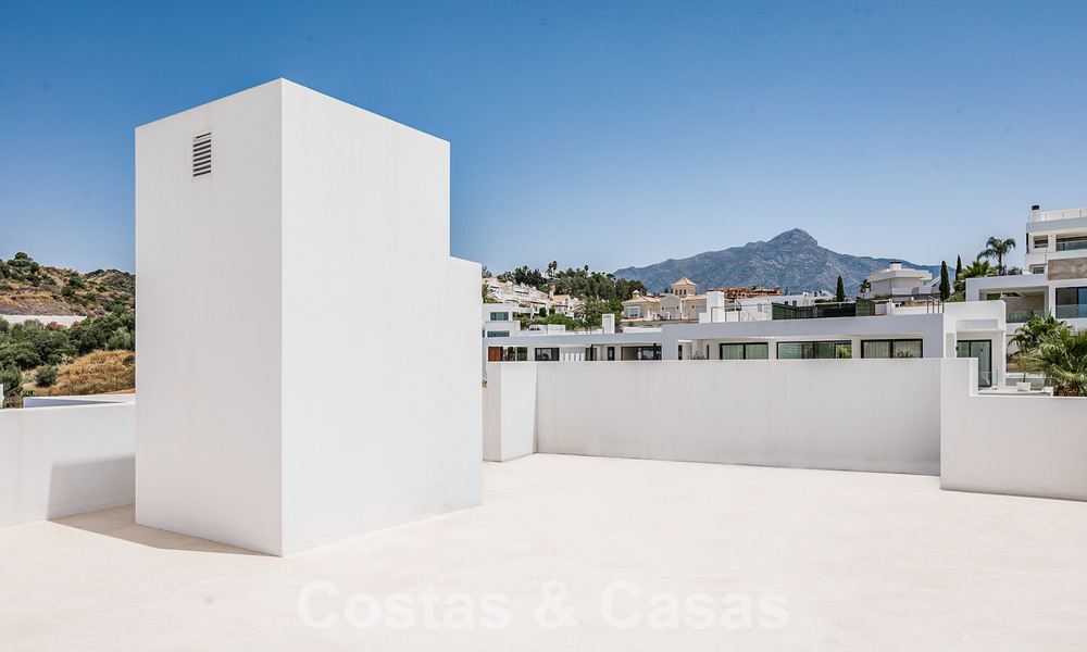 Villa de luxe moderne à vendre dans une communauté sécurisée à Nueva Andalucia, Marbella 39408
