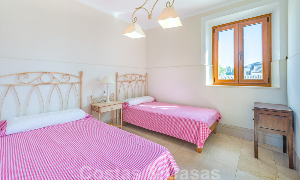 Villa espagnole authentique à vendre dans une urbanisation a deux pas de la mer, au Golden Mile de Marbella 39426