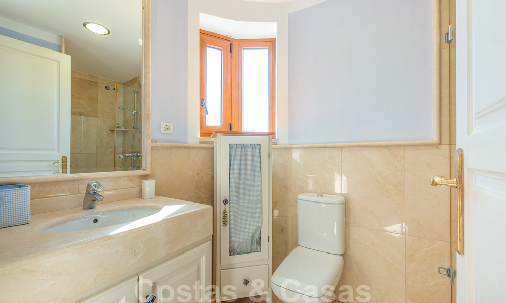 Villa espagnole authentique à vendre dans une urbanisation a deux pas de la mer, au Golden Mile de Marbella 39427