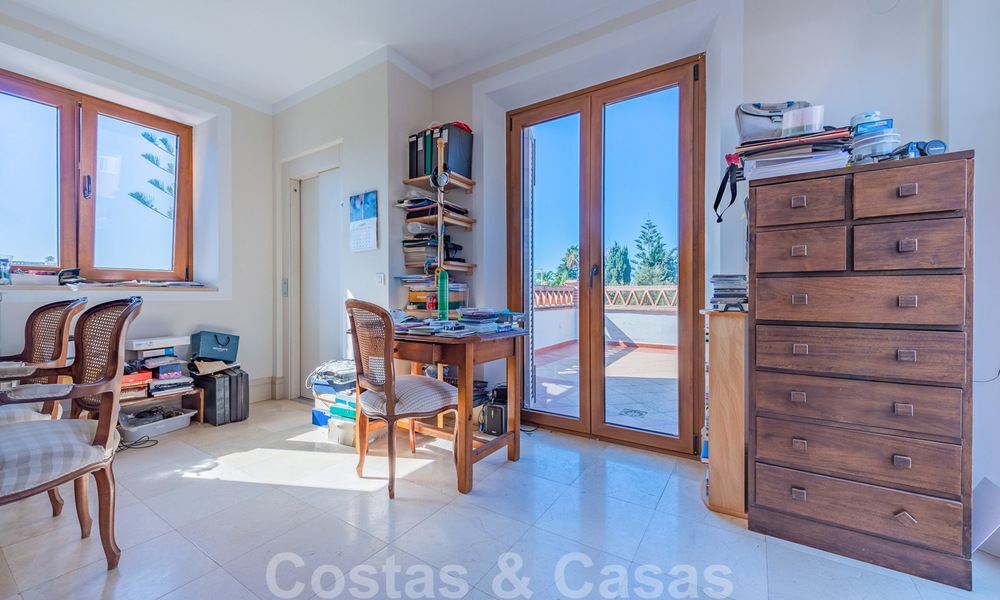 Villa espagnole authentique à vendre dans une urbanisation a deux pas de la mer, au Golden Mile de Marbella 39430