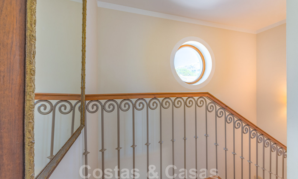 Villa espagnole authentique à vendre dans une urbanisation a deux pas de la mer, au Golden Mile de Marbella 39432