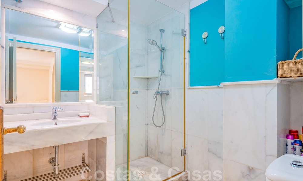 Villa espagnole authentique à vendre dans une urbanisation a deux pas de la mer, au Golden Mile de Marbella 39434