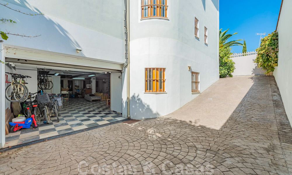 Villa espagnole authentique à vendre dans une urbanisation a deux pas de la mer, au Golden Mile de Marbella 39435