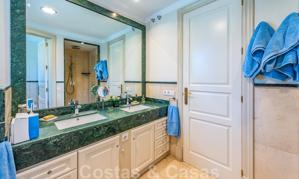 Villa espagnole authentique à vendre dans une urbanisation a deux pas de la mer, au Golden Mile de Marbella 39442