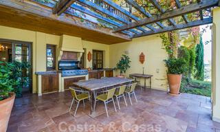 Villa charmante de style Alhambra à vendre dans l'exclusif Marbella Club Golf Resort à Benahavis, la Costa del Sol 39511 