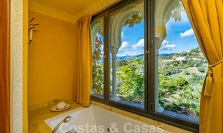 Villa charmante de style Alhambra à vendre dans l'exclusif Marbella Club Golf Resort à Benahavis, la Costa del Sol 39518 