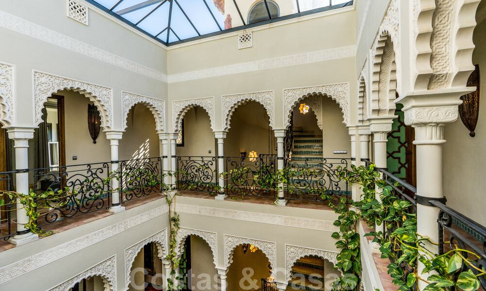 Villa charmante de style Alhambra à vendre dans l'exclusif Marbella Club Golf Resort à Benahavis, la Costa del Sol 39520