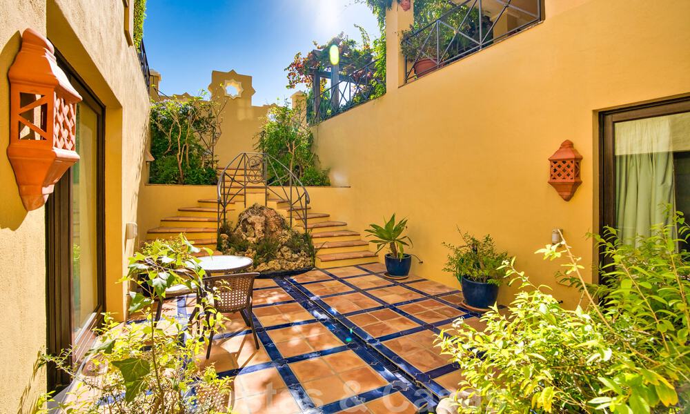 Villa charmante de style Alhambra à vendre dans l'exclusif Marbella Club Golf Resort à Benahavis, la Costa del Sol 39530