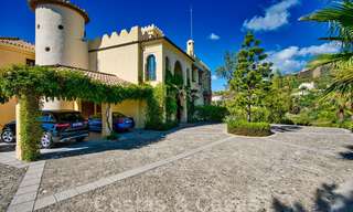 Villa charmante de style Alhambra à vendre dans l'exclusif Marbella Club Golf Resort à Benahavis, la Costa del Sol 39537 