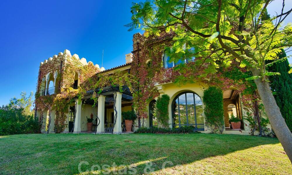Villa charmante de style Alhambra à vendre dans l'exclusif Marbella Club Golf Resort à Benahavis, la Costa del Sol 39540
