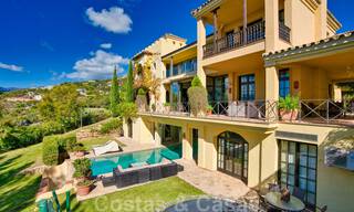 Villa charmante de style Alhambra à vendre dans l'exclusif Marbella Club Golf Resort à Benahavis, la Costa del Sol 39542 