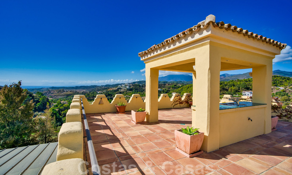 Villa charmante de style Alhambra à vendre dans l'exclusif Marbella Club Golf Resort à Benahavis, la Costa del Sol 39543