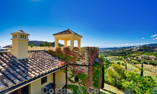 Villa charmante de style Alhambra à vendre dans l'exclusif Marbella Club Golf Resort à Benahavis, la Costa del Sol 39546 