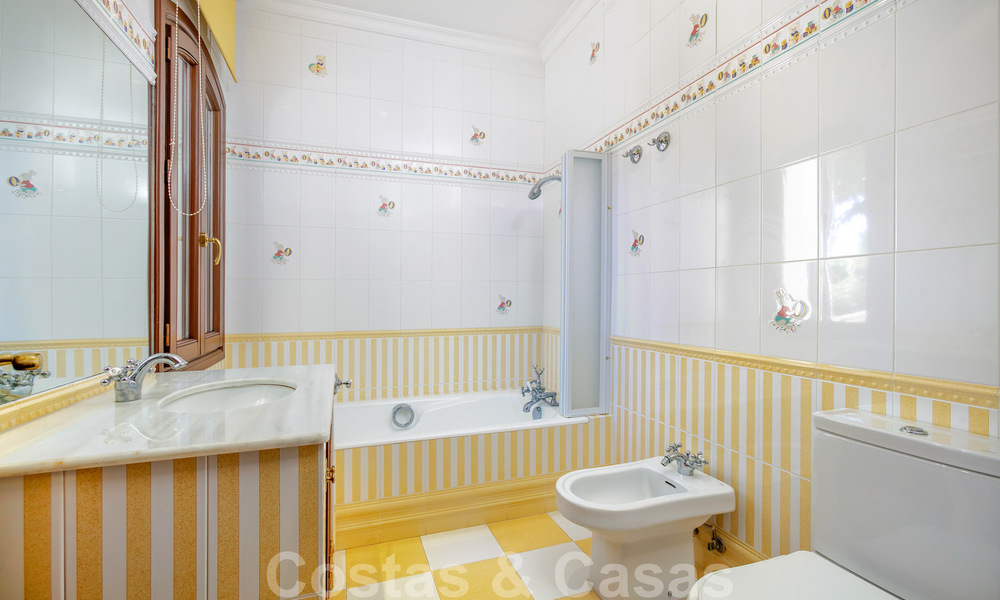 Villa de luxe de style méditerranéen à vendre à proximité de la plage, d’un terrain de golf et des commodités dans le prestigieux quartier de Guadalmina Baja à Marbella 39549