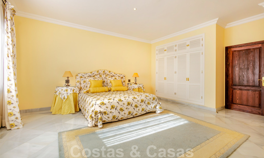 Villa de luxe de style méditerranéen à vendre à proximité de la plage, d’un terrain de golf et des commodités dans le prestigieux quartier de Guadalmina Baja à Marbella 39551