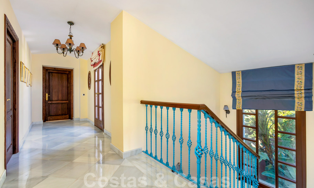 Villa de luxe de style méditerranéen à vendre à proximité de la plage, d’un terrain de golf et des commodités dans le prestigieux quartier de Guadalmina Baja à Marbella 39556