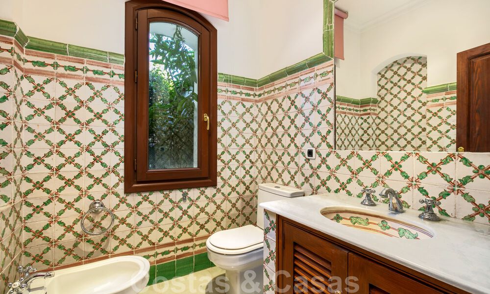 Villa de luxe de style méditerranéen à vendre à proximité de la plage, d’un terrain de golf et des commodités dans le prestigieux quartier de Guadalmina Baja à Marbella 39557