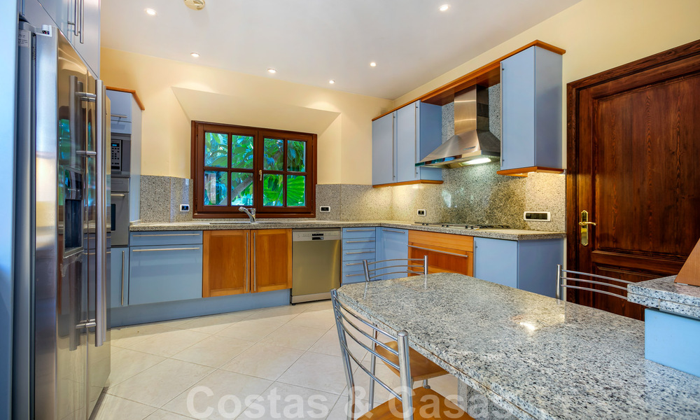 Villa de luxe de style méditerranéen à vendre à proximité de la plage, d’un terrain de golf et des commodités dans le prestigieux quartier de Guadalmina Baja à Marbella 39569