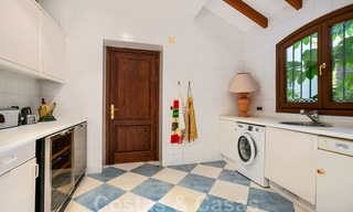 Villa de luxe de style méditerranéen à vendre à proximité de la plage, d’un terrain de golf et des commodités dans le prestigieux quartier de Guadalmina Baja à Marbella 39571 