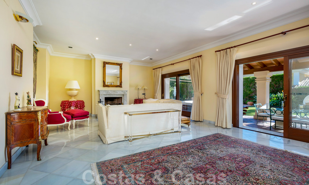 Villa de luxe de style méditerranéen à vendre à proximité de la plage, d’un terrain de golf et des commodités dans le prestigieux quartier de Guadalmina Baja à Marbella 39573