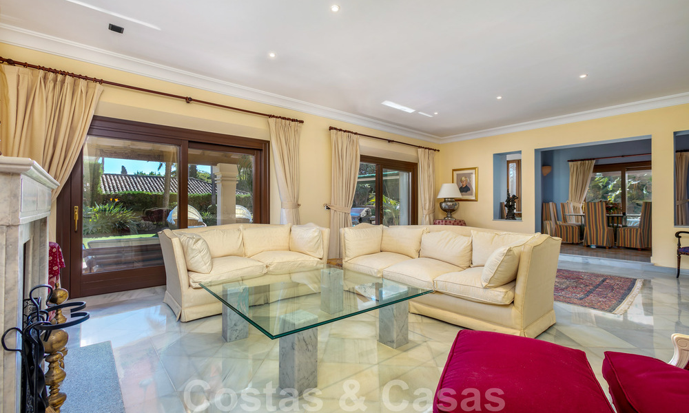 Villa de luxe de style méditerranéen à vendre à proximité de la plage, d’un terrain de golf et des commodités dans le prestigieux quartier de Guadalmina Baja à Marbella 39575