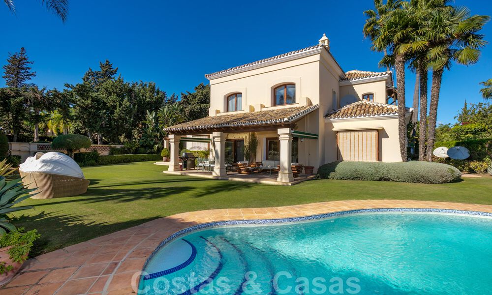 Villa de luxe de style méditerranéen à vendre à proximité de la plage, d’un terrain de golf et des commodités dans le prestigieux quartier de Guadalmina Baja à Marbella 39579