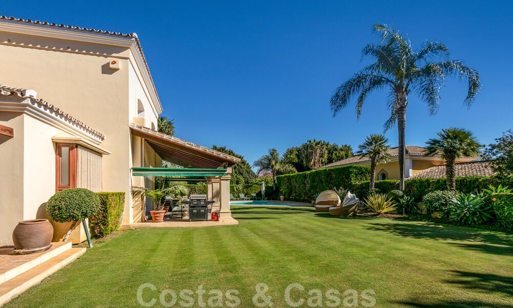 Villa de luxe de style méditerranéen à vendre à proximité de la plage, d’un terrain de golf et des commodités dans le prestigieux quartier de Guadalmina Baja à Marbella 39583