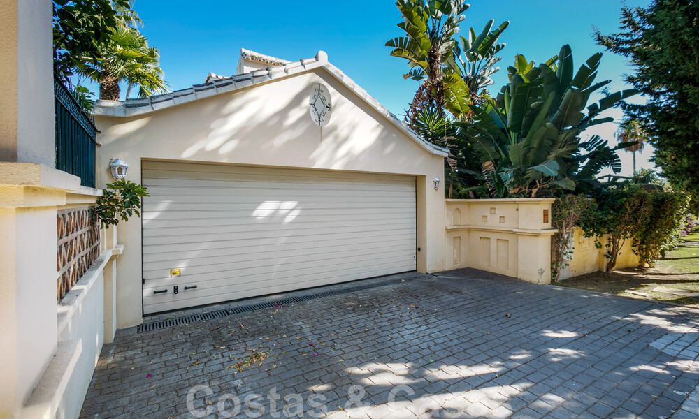 Villa de luxe de style méditerranéen à vendre à proximité de la plage, d’un terrain de golf et des commodités dans le prestigieux quartier de Guadalmina Baja à Marbella 39585