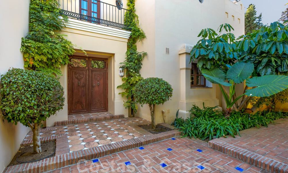 Villa de luxe de style méditerranéen à vendre à proximité de la plage, d’un terrain de golf et des commodités dans le prestigieux quartier de Guadalmina Baja à Marbella 39586