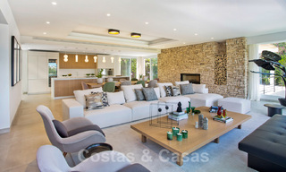 Villa de luxe rénovée et spacieuse à vendre dans un style méditerranéen avec un design contemporain à Nueva Andalucia, Marbella 39588 