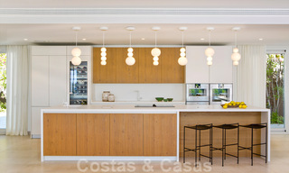 Villa de luxe rénovée et spacieuse à vendre dans un style méditerranéen avec un design contemporain à Nueva Andalucia, Marbella 39596 