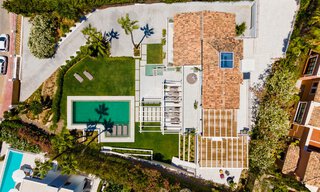 Villa de luxe rénovée et spacieuse à vendre dans un style méditerranéen avec un design contemporain à Nueva Andalucia, Marbella 39597 