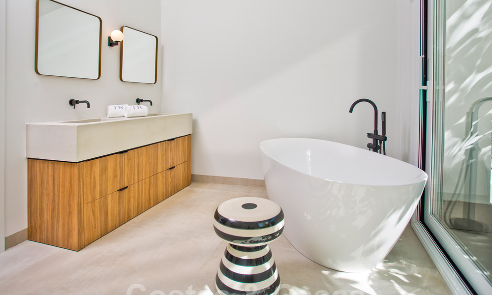 Villa de luxe rénovée et spacieuse à vendre dans un style méditerranéen avec un design contemporain à Nueva Andalucia, Marbella 39603