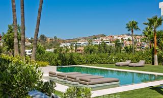 Villa de luxe rénovée et spacieuse à vendre dans un style méditerranéen avec un design contemporain à Nueva Andalucia, Marbella 39607 
