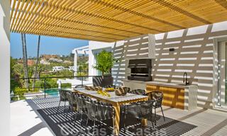 Villa de luxe rénovée et spacieuse à vendre dans un style méditerranéen avec un design contemporain à Nueva Andalucia, Marbella 39608 
