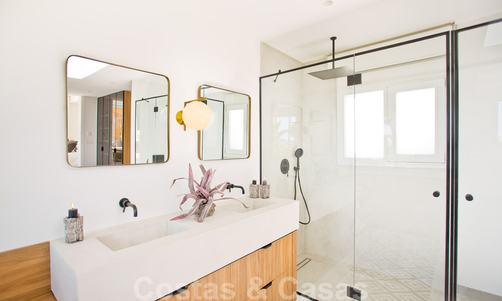 Villa de luxe rénovée et spacieuse à vendre dans un style méditerranéen avec un design contemporain à Nueva Andalucia, Marbella 39612