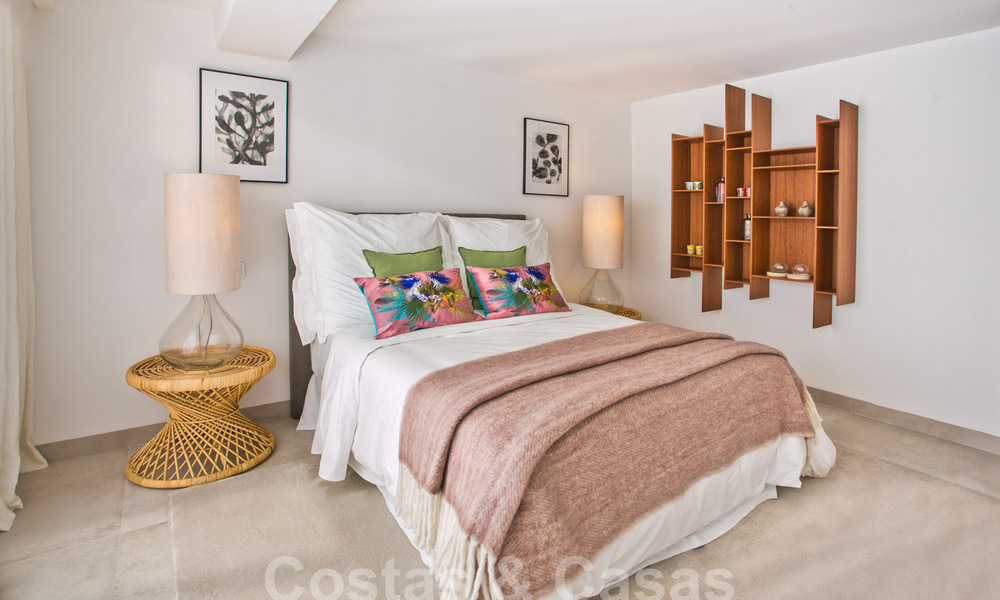 Villa de luxe rénovée et spacieuse à vendre dans un style méditerranéen avec un design contemporain à Nueva Andalucia, Marbella 39620